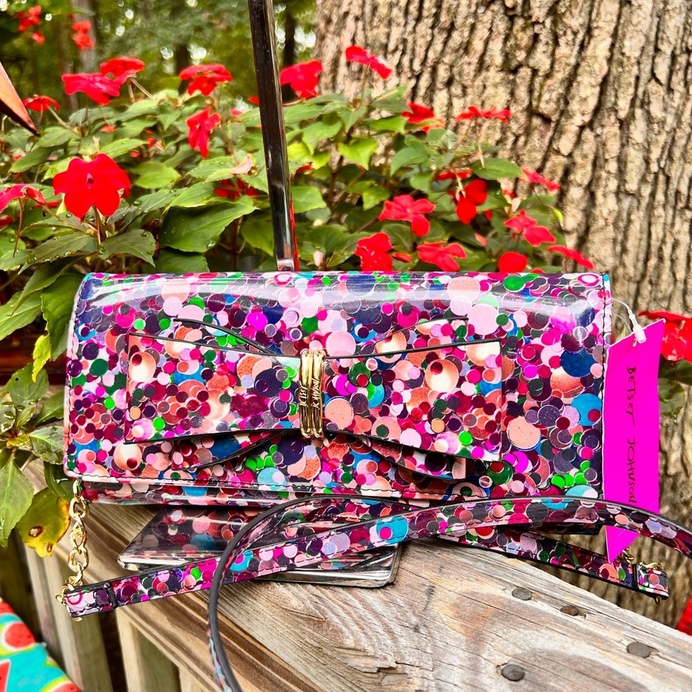 NWT Gorgeous Betsey Johnson Bow Crossbody Bag, credit card slots sold out design